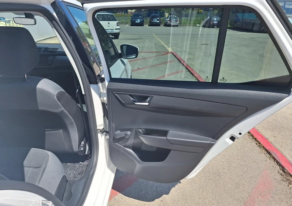 Skoda Fabia cena 39000 przebieg: 141000, rok produkcji 2020 z Busko-Zdrój małe 137